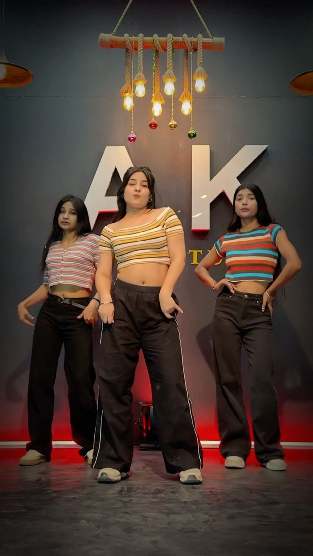 Saara india? #trending #ytshorts #youtube #viralvideo #dance #dancereels #upneetkaur