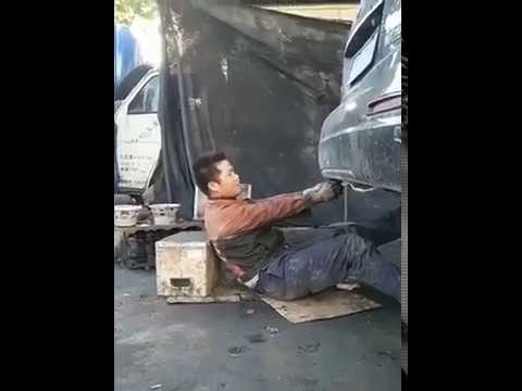 funny-car-mechanic-in-china