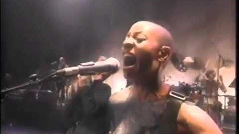 David Bowie & Gail Ann Dorsey   Under Pressure
