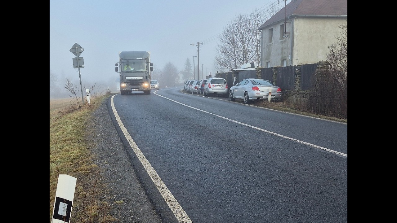 DANIEL MAŠLÁR: AUTA STOJÍ NA NEBEZPEČNÉM MÍSTĚ, S MAJITELEM SE SNAŽÍME DOMLUVIT