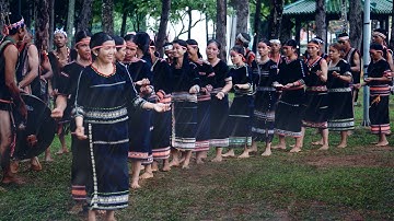 Che Ô Xem Cồng Chiêng Sắc Màu Văn Hóa  Dưới Mưa |  DI SẢN VĂN HÓA