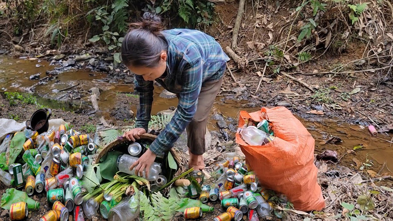 The single mother went down to the stream alone to pick up trash - YouTube