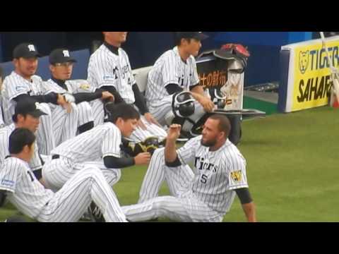 阪神タイガース2016/ゴメスがミットと髭でいじられる【試合前】（2016.8.14)