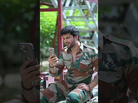 Introducing the "VitaWear SmartBand," a next-generation wearable gadget💥