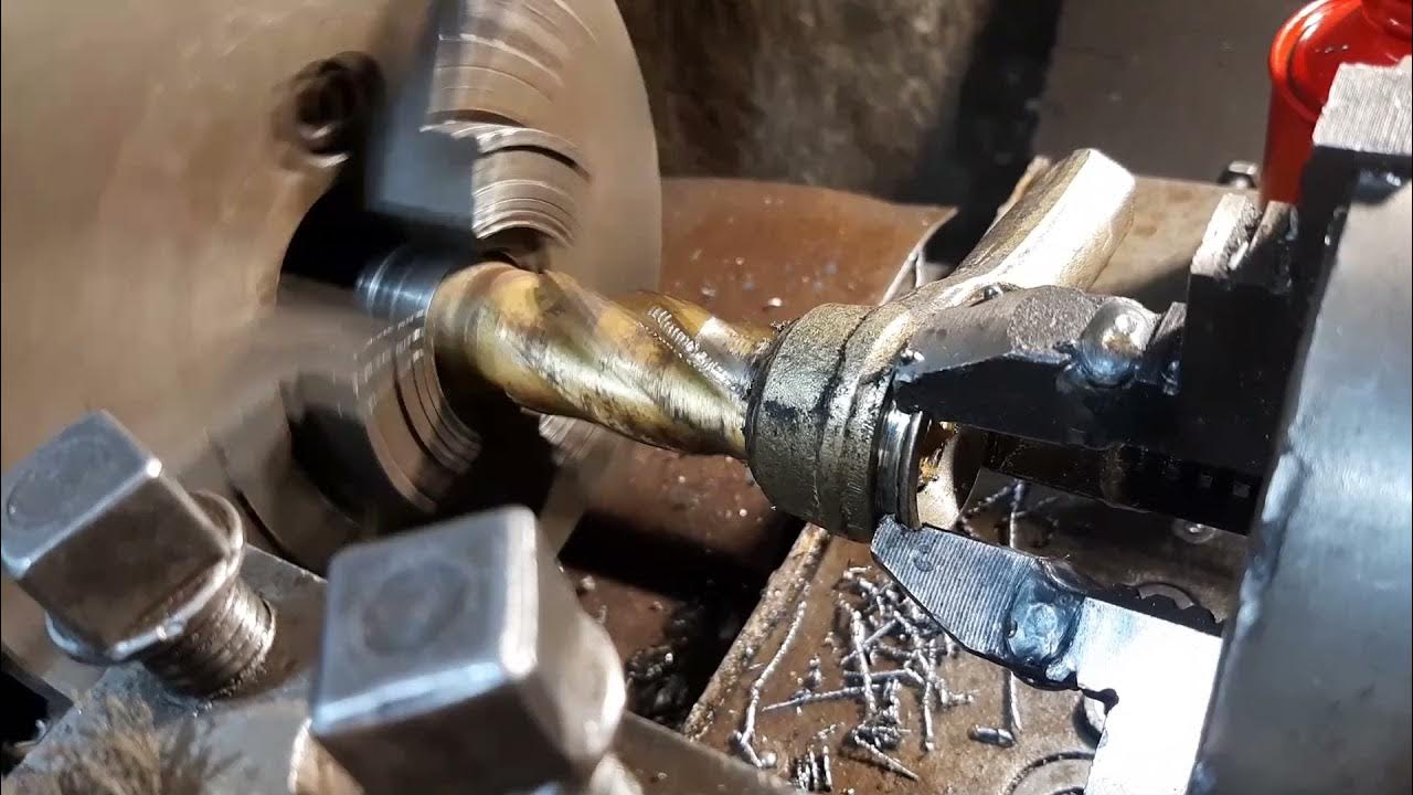 Токарь-полуавтоматчик. Токари окончание. Токарь универсал и станок дип 300. Токарь. Станочник сверловщик.