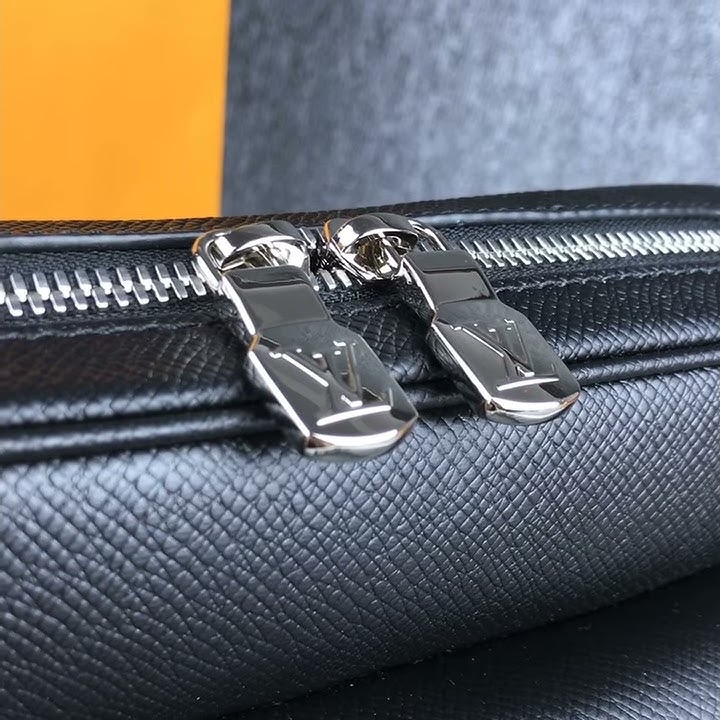 2016 Louis Vuitton Monogram Eclipse Messenger Voyager MM : r/DHgate