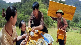 Hung returned to the farm and brought a set of tables and chairs for Huong  Family meal.