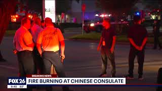 外媒：休斯敦警方说，星期二傍晚在休斯敦中国领事馆报告的一场大火是机密文件被焚的结果。 休斯顿消防和警察部门对现场做出了反应，但不允许其进入建筑物。 休斯敦警察告诉FOX 26，他们正在烧录机密文件，因