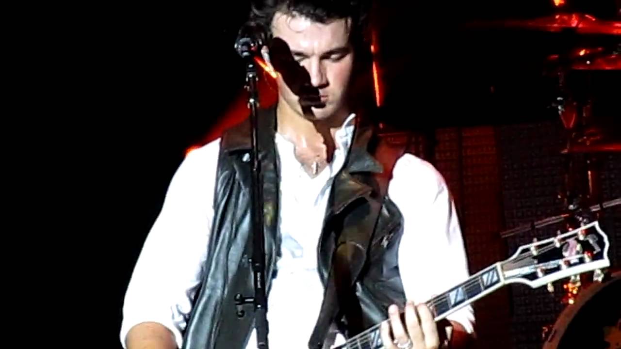 Drive My Car (Beatles Cover) - Jonas Brothers PNC Arts Center, Holmdel, NJ 8/16/10