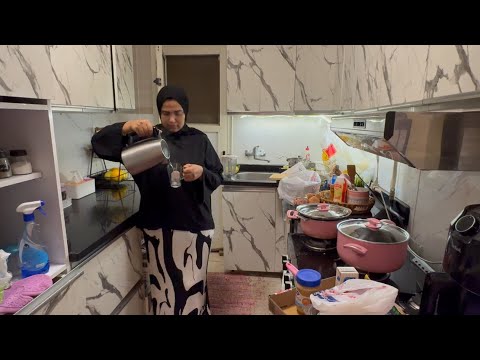 أغيب يومين كل ده يحصل يلا روتين تنظيف المطبخ بليل تحضير الغدا