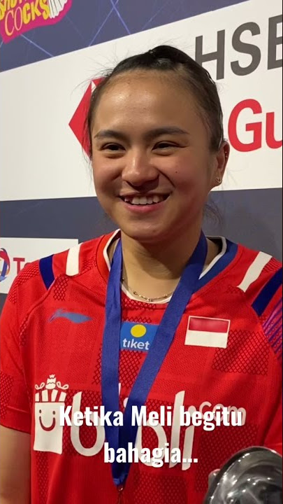 HONEY COUPLE: MOMEN MELATI DAEVA OKTAVIANTI PEGANG LENGAN PRAVEEN JORDAN