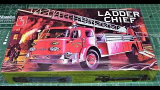 American LaFrance Ladder Chief Fire Truck Detroit Diesel 1/25 Scale Model Kit Review Unboxing AMT