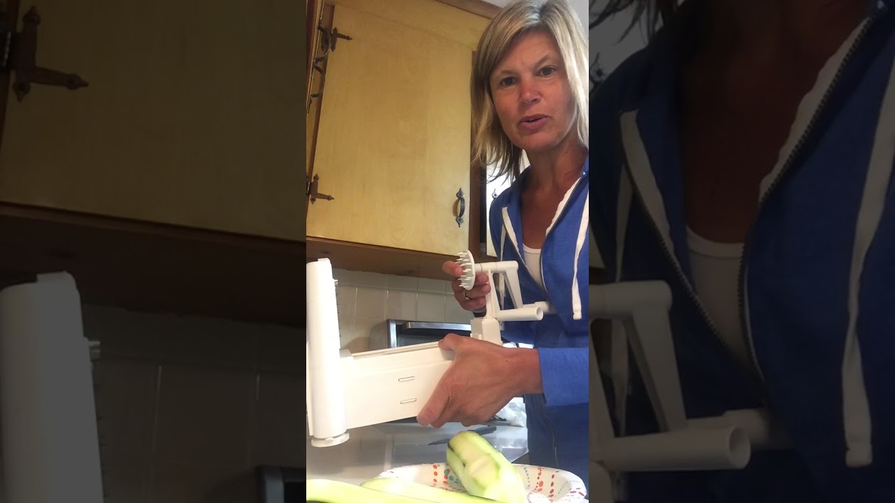 Spiralizing zucchini