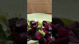 Салат на ужин за пару минут. Салат со свеклой, сыром и орехами