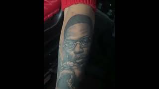 KEY GLOCK GET'S A TATTOO OF YOUNG DOLPH 🙏