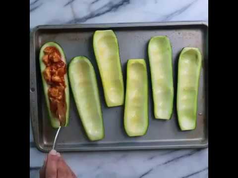RECEITA LOW CARB RAPIDA ABOBRINHA RECHEADA COM REFOGADO DE FRANGO