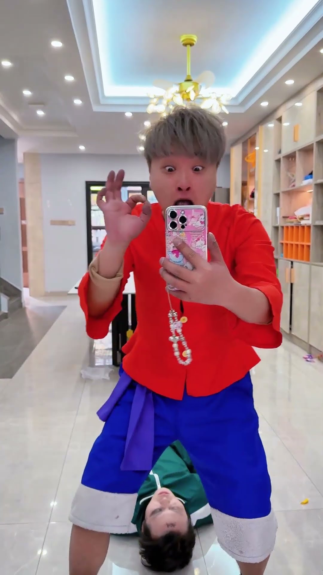 小丑在干什么？#小丑 #天使 #超人不会飞 #shorts