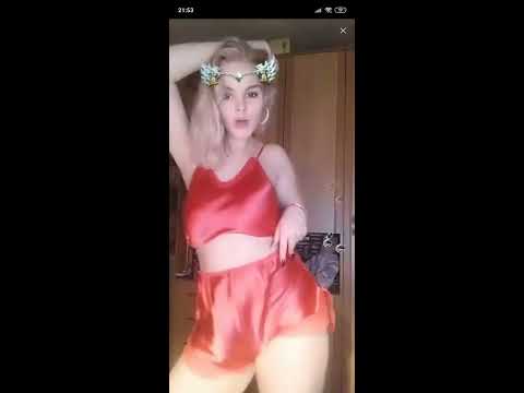 Rus kırmızı gecelikli kızdan dans gösterisi