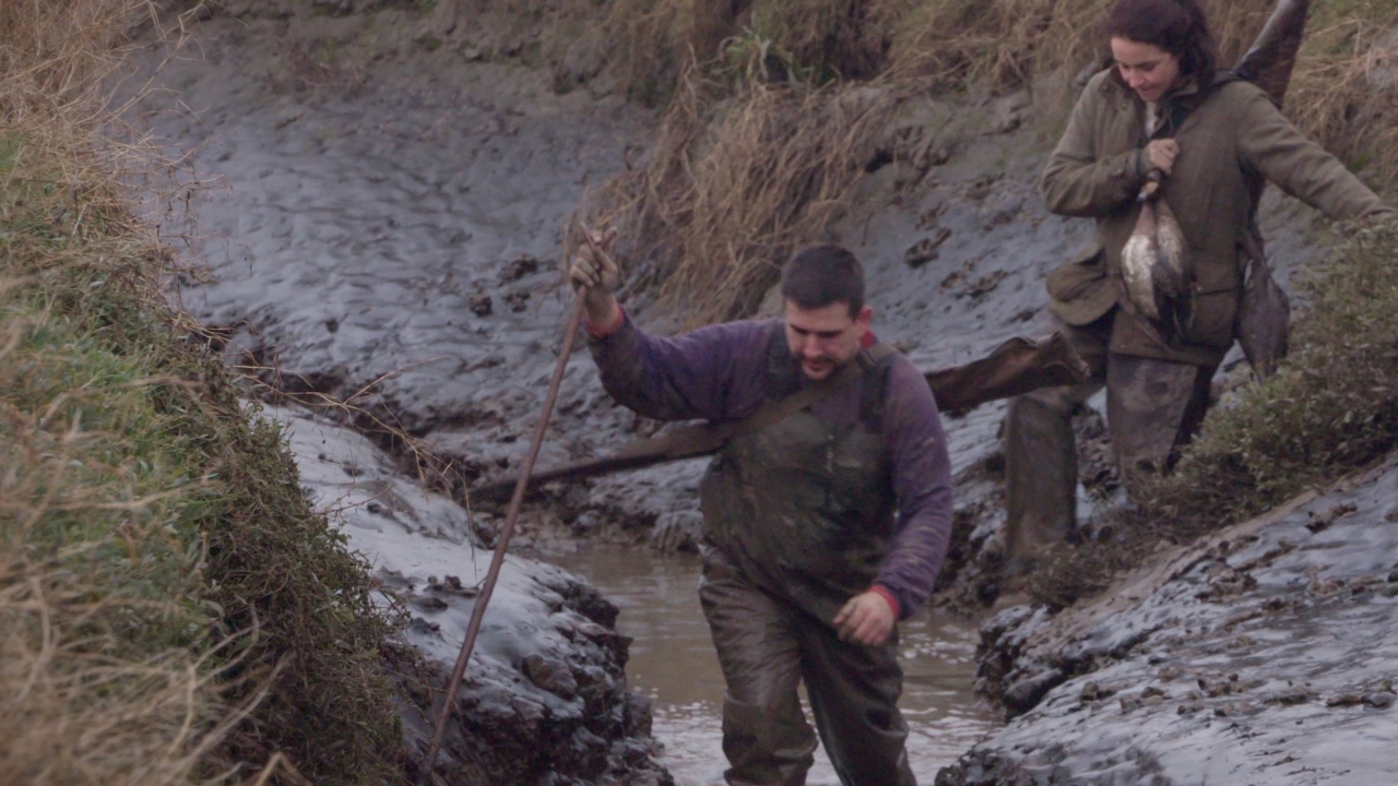 Wildfowling with the ethical carnivore, Louise Gray - YouTube