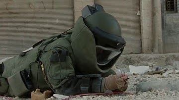 The Hurt Locker - Secondary Bomb Disposal scene.