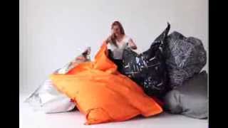 Как использовать кресло мешок  - видео(Магазин бескаркасной мебели http://pufmebel.ru/, 2013-11-23T16:58:12.000Z)