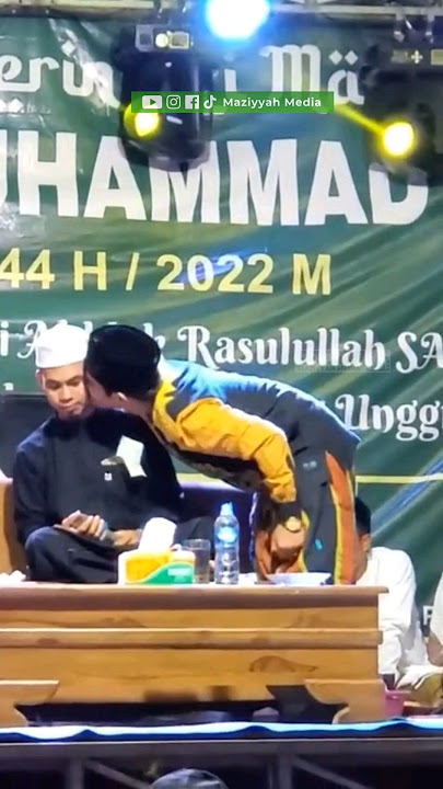 Ust Syamsuri Firdaus was kissed by a salting #qoriinternational