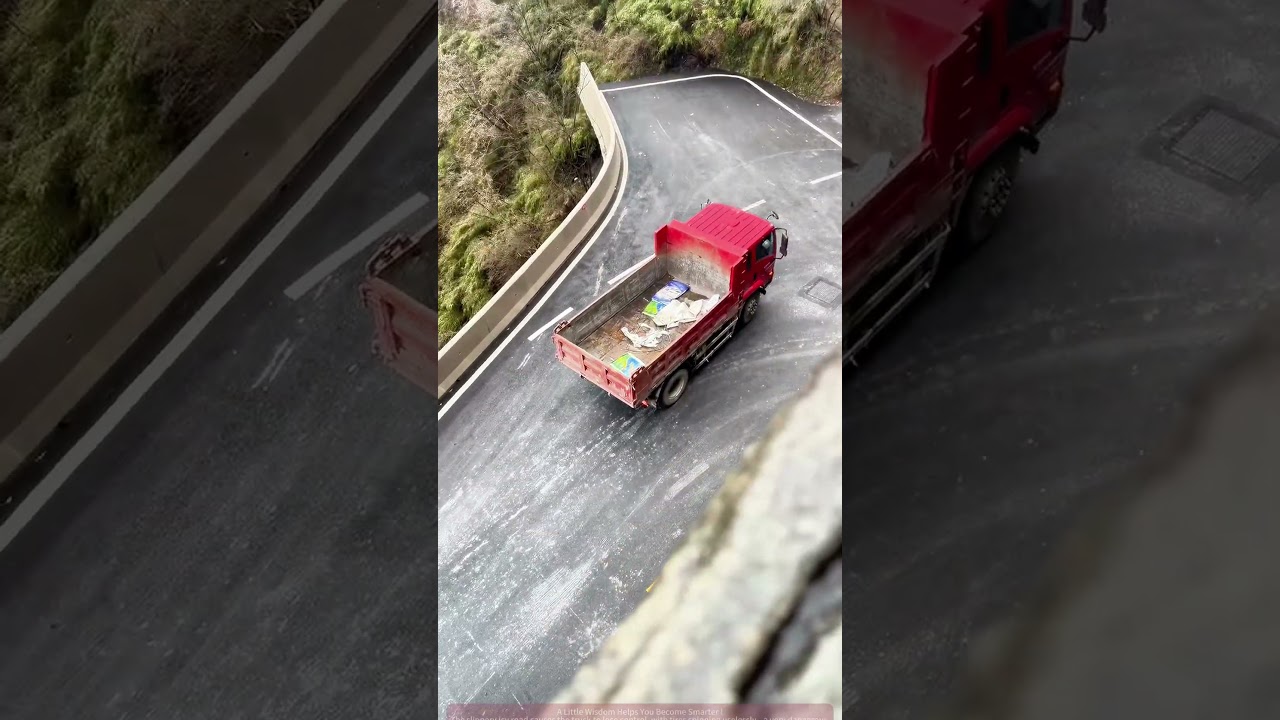 Icy Mountain Road Crisis! Truck Loses Control and Slips, Tires Spin Uselessly
