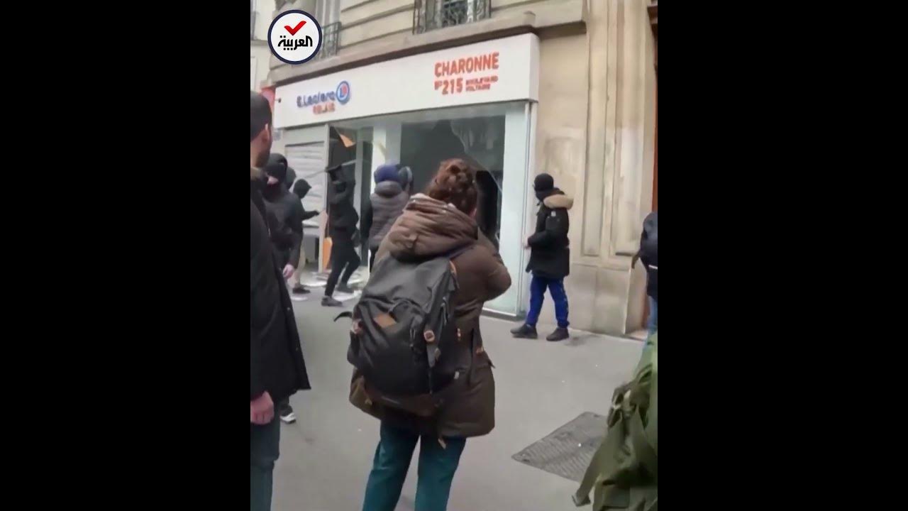 متظاهرون فرنسيون يحطمون واجهة متجر احتجاجا على قانون التقاعد
 - نشر قبل 6 ساعة