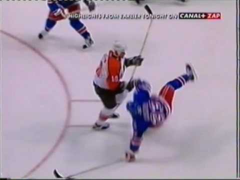 Game lures Lindros back to Philly