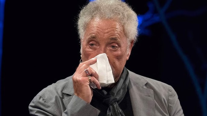 Tom Jones Was Booed Off Stage After This Performance - YouTube