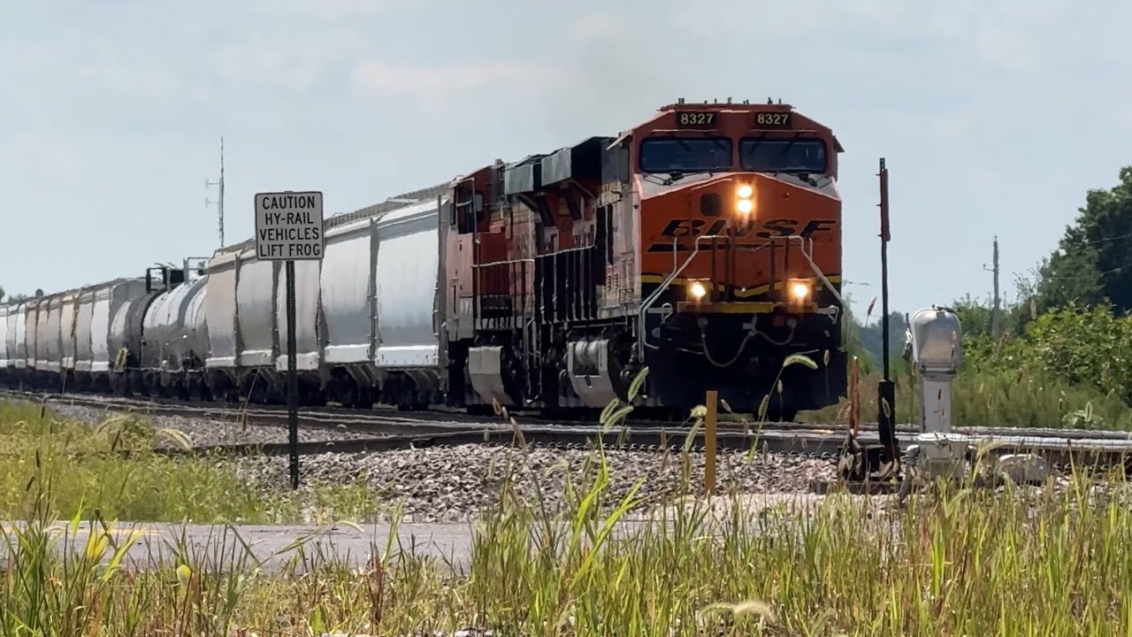 BNSF Manifest train takes the crossover and heads east! BNSF Transcon: Marceline sub..8/4/25
