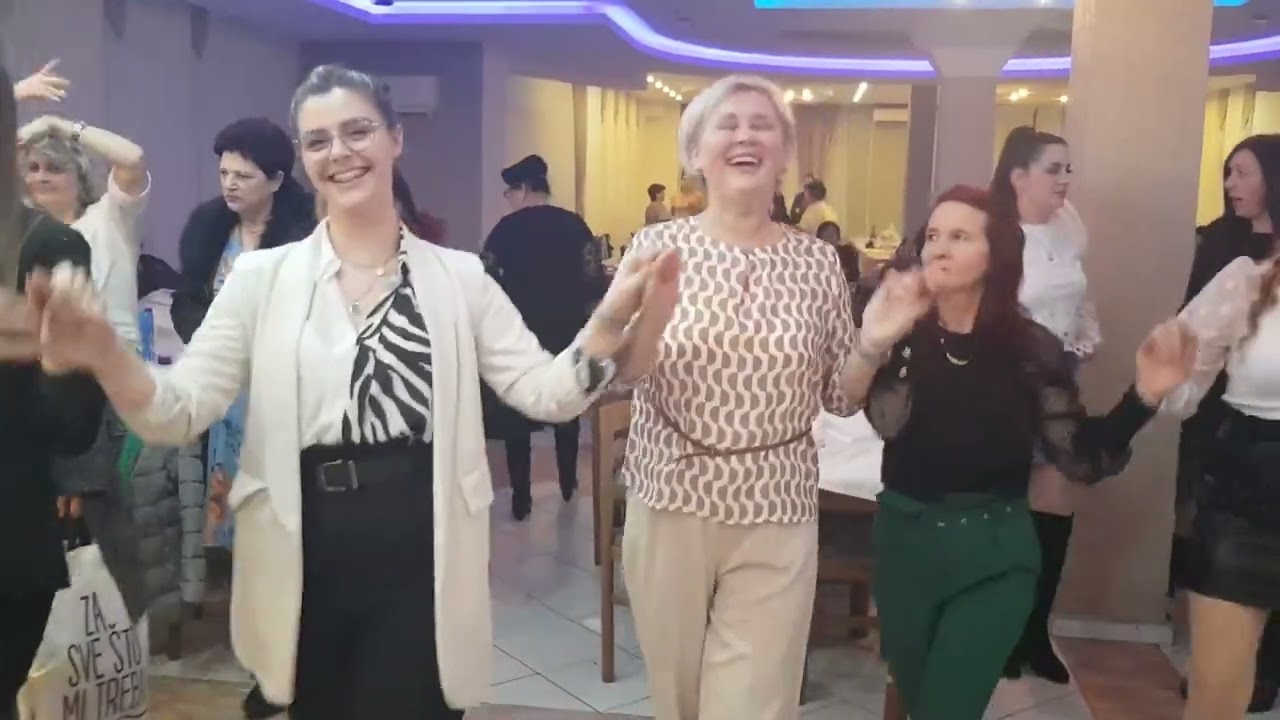 8-Mart Dan Žena Muzika Mićko i Dijana Rest-Estrada snimak sa mobitelom