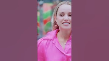 Reporter Hit by Bird On Camera!#shorts #viral #viralvideo #usnews #usanews