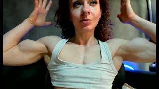 She's RIPPED! Insane Female Bodybuilder Bicep Flexing