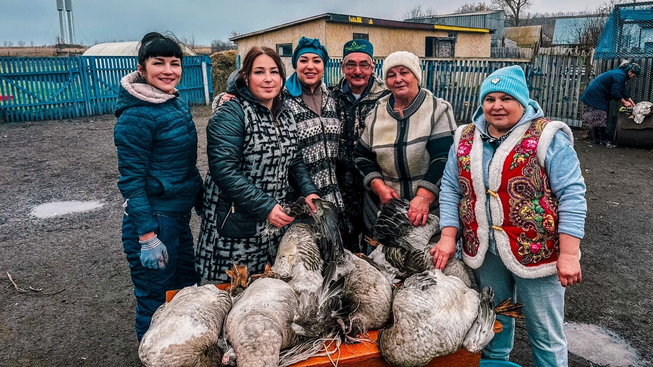 ТАТАРСТАН! Как татары готовятся к зиме? КАЗ ОМЭСЕ! Режем гусей, готовим ПЛОВ! Блины, запеченный ГУСЬ