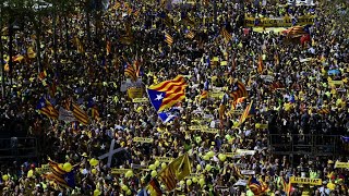 Spain: Thousands protest in Barcelona against jailing of pro-Catalonia separatists