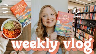 WEEKLY VLOG \\\\\\\\ reading my favorite book of the year, target haul, book shopping \& taylor swift! 🧡