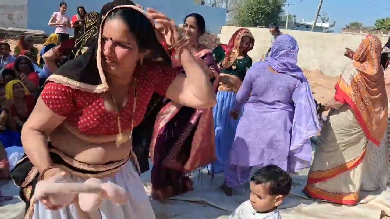 लोकनृत्य के मनोहर लोकरंग 