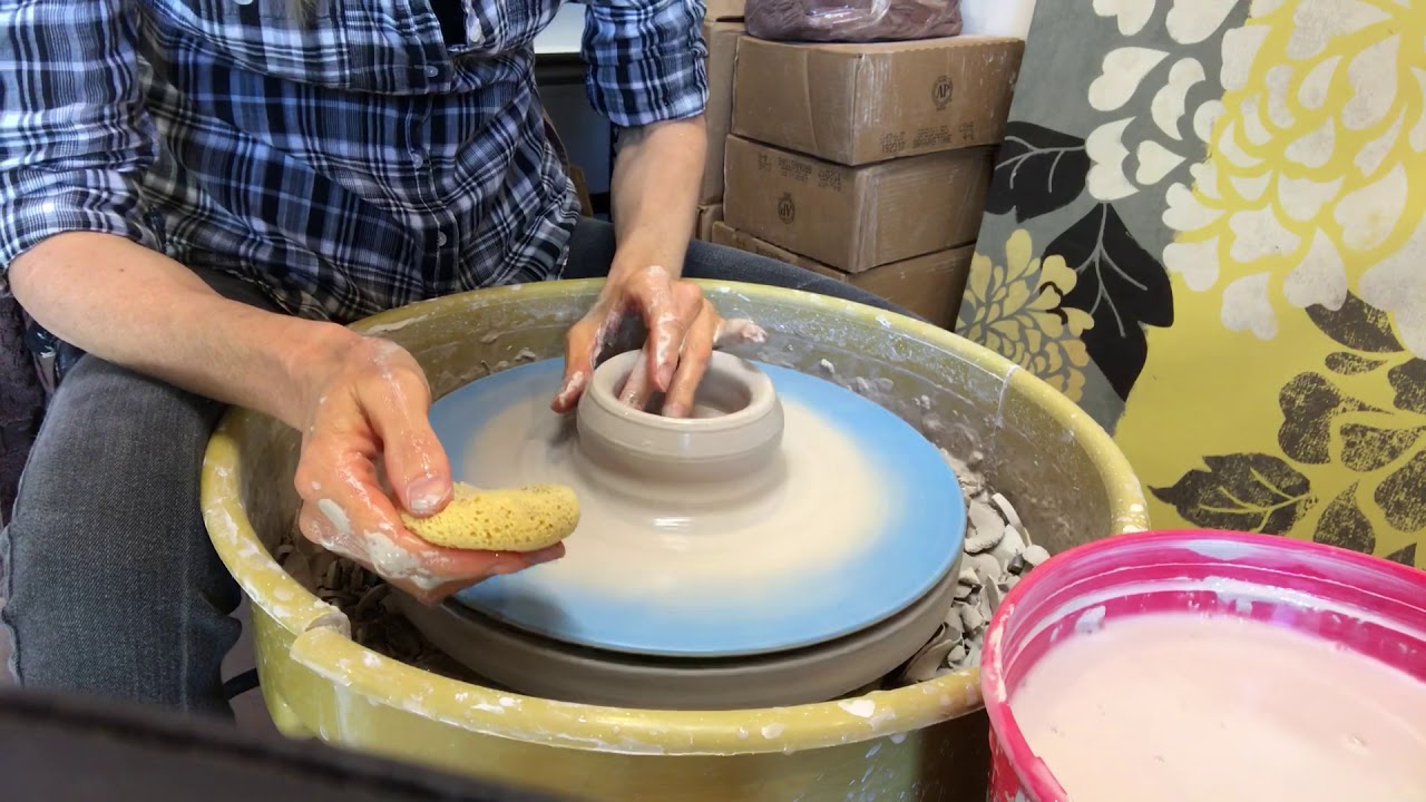 First pottery class. How to throw a cup on the wheel. Basic pottery