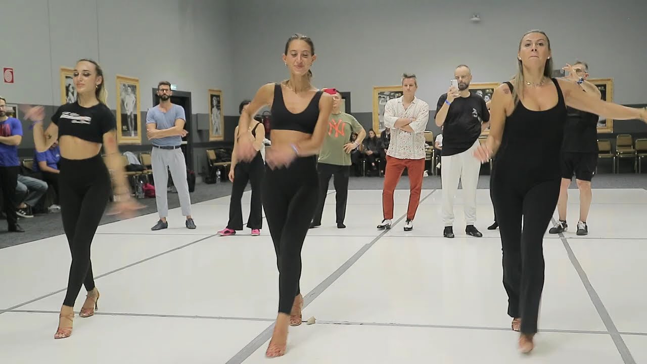 Mambo/on2: Latin Passion Group in Genova, Italy (SalsaOn2 Congress). Smooth Sequences with Timing!