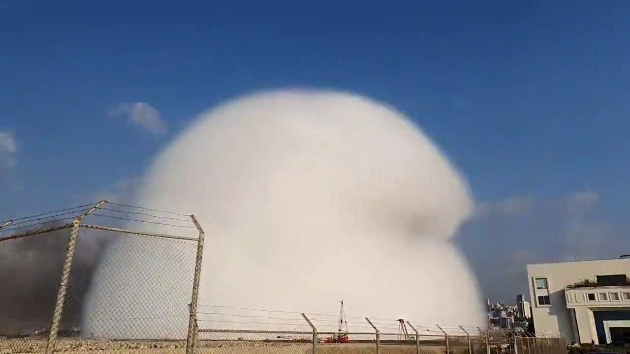 Beirut, l'enorme esplosione ripresa da diverse angolazioni: il videoracconto