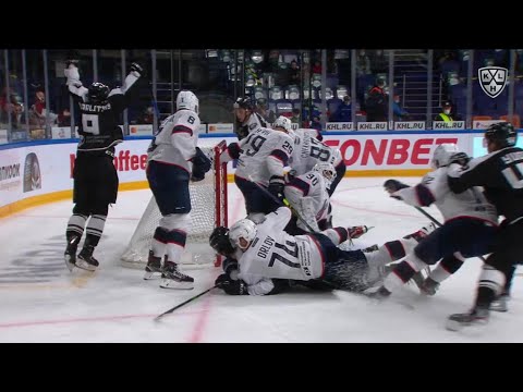 Kagarlitsky smokes it in off the crease