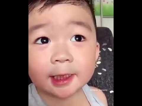 Video: Bayi Ngengat Apel Yang Lucu