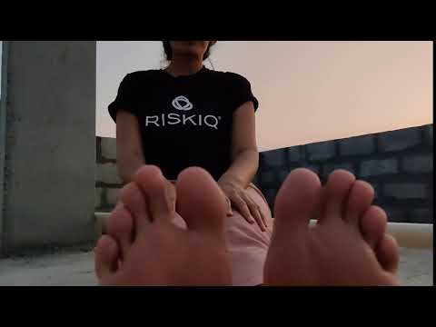 BigFeetGoddess big soles size 13 sexy feet and long toes