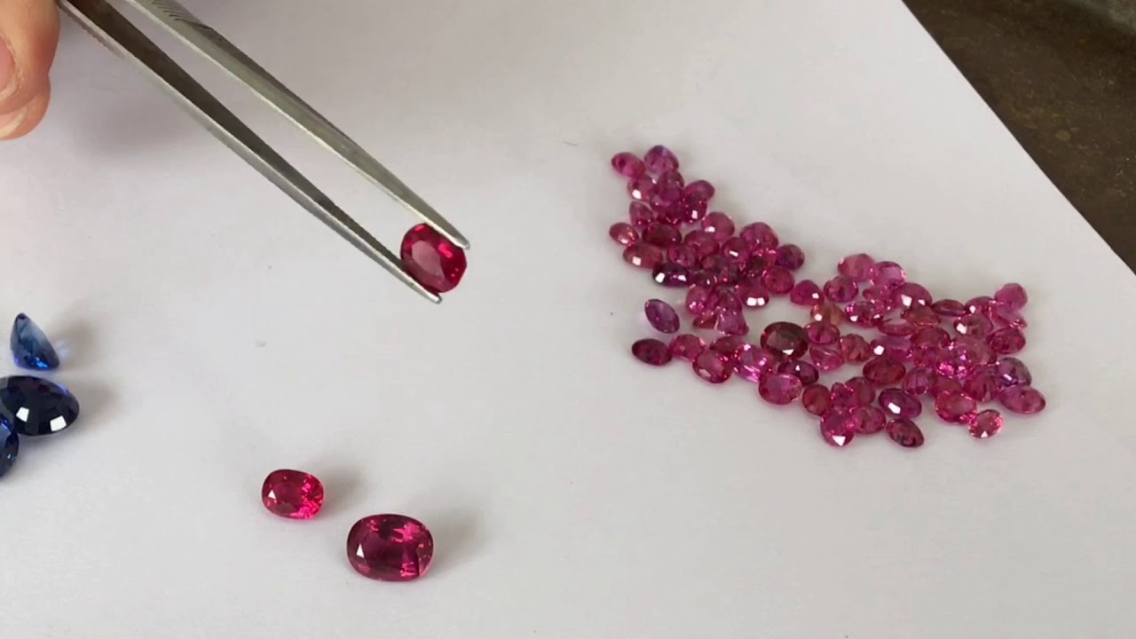 Comprando los Rubíes de la Noche  y el zafiro de Pailin Camboya