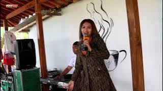 nuri yarindu yorlanda terhanyut dalam lagu, goyang tante cina jepang