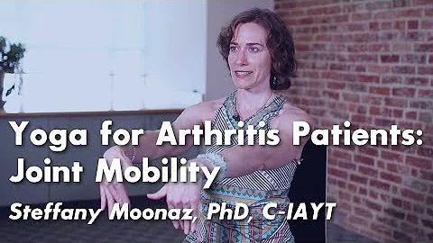 Yoga for Arthritis : Chair Yoga for Improved Mobil...