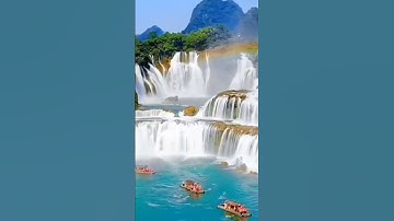 Cảnh thác nước đẹp của núi rừng cao nguyên