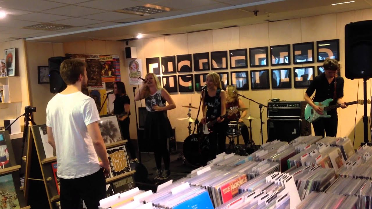 Frk. Fryd 'Blod & Honning' live, Oslo, 11 September 2014 adlı videoyu YouTube'da izle Frk. Fryd 'Blod & Honning' live, Oslo, 11 September 2014 adlı videoyu YouTube'da izle