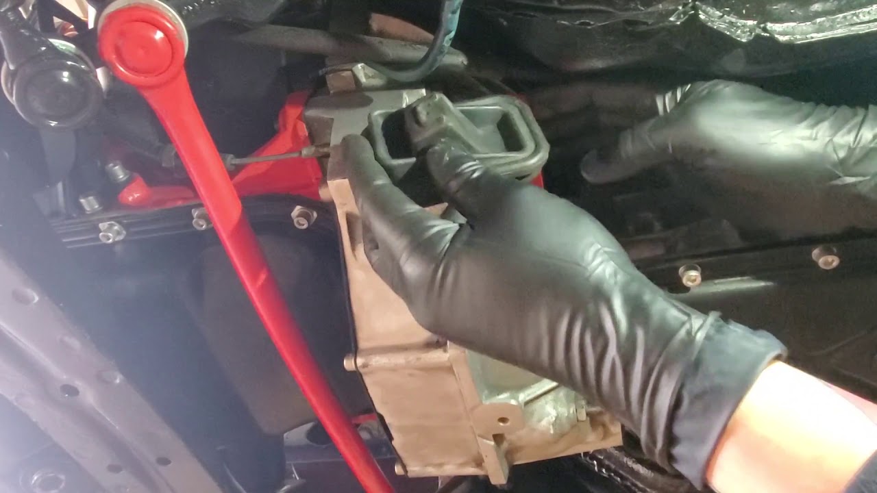 1979 Fiat Spider 124, Installing the rubber boot on the transmission clutch fork arm